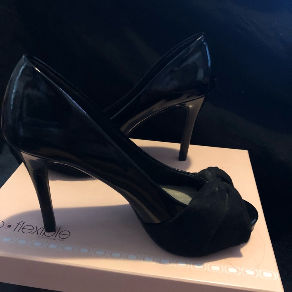 Black knot heels